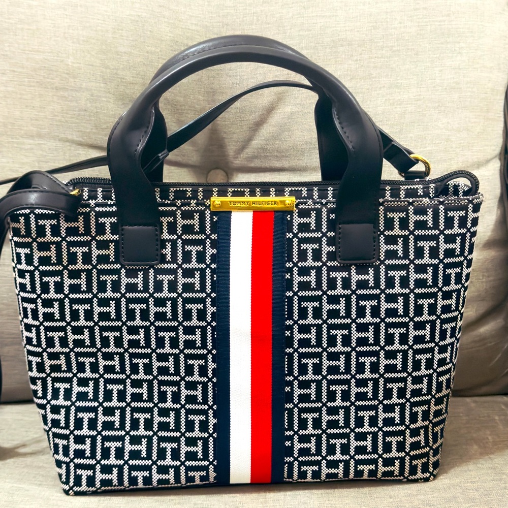 ‼️SOLD‼️ NWT- Tommy Hilfiger Shopper Two Way Bag